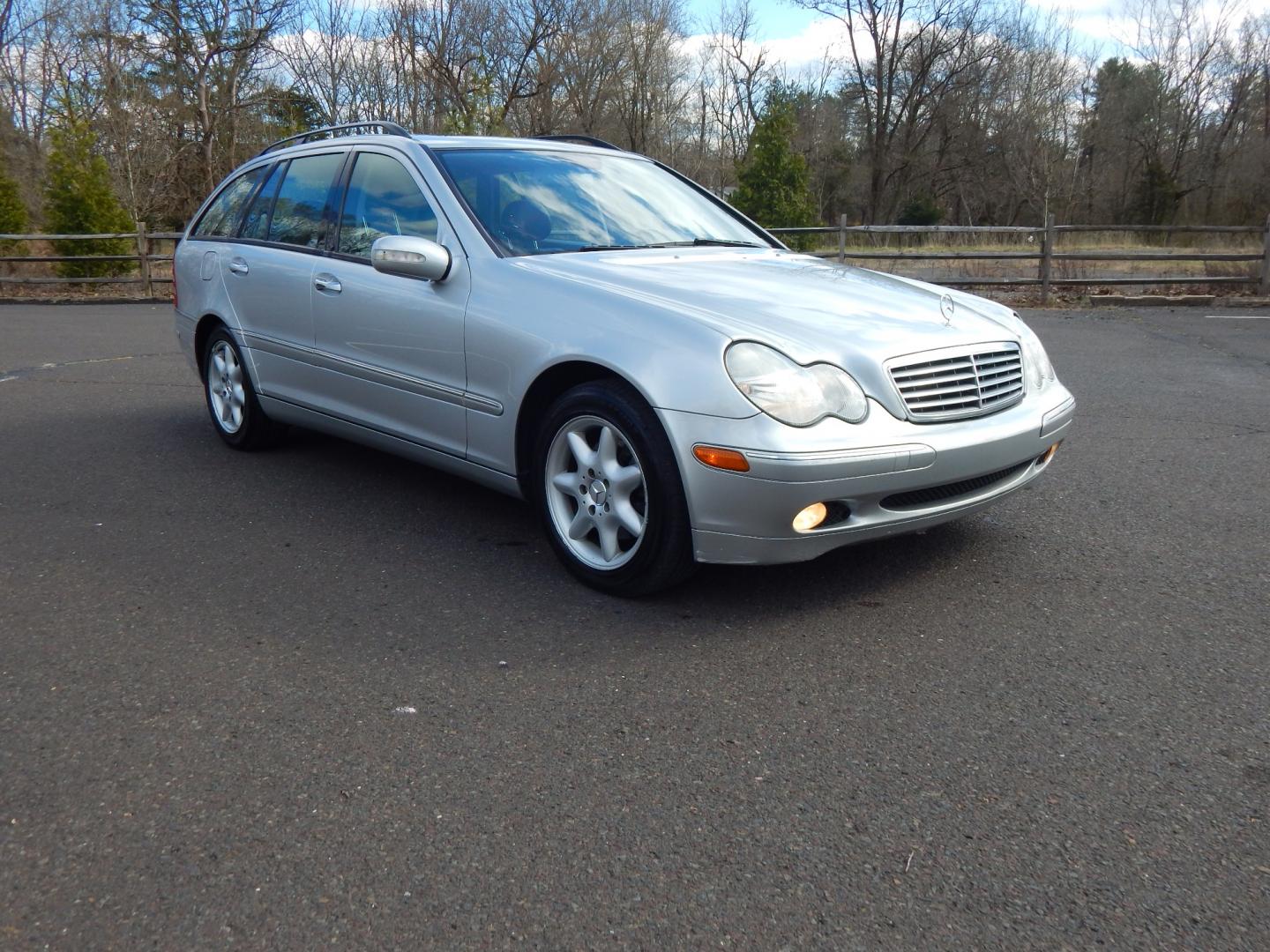 2004 Silver /Black Mercedes-Benz C-Class Wagon (WDBRH84J94F) with an 3.2 Liter engine, Automatic transmission, located at 6528 Lower York Road, New Hope, PA, 18938, (215) 862-9555, 40.358707, -74.977882 - 2004 Mercedes-Benz C-320 4 Matic wagon..3,2 Liter V6 engine, automatic transmission, tilt wheel, cruise control, dual heated power seats in black leather, power windows, mirrors, central locking system, woodgrain, AM/FM/CD Bose sound with 6 disc CD changer, power moonroof, 16" factory alloy wheels, - Photo#3